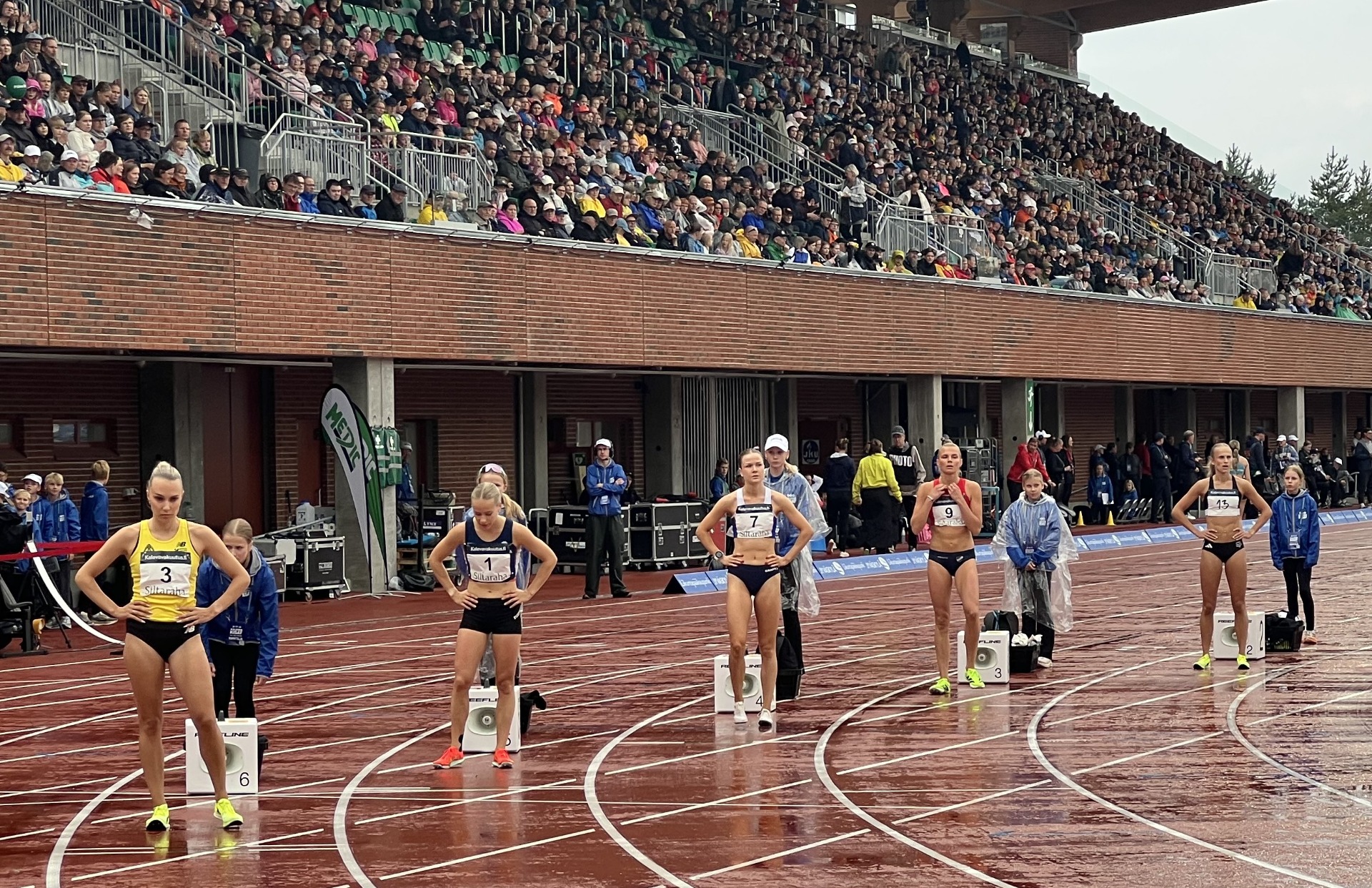 Naisten 800 metrin finaalin lähtöviivalla Jyväskylän Kalevan kisoissa 26.7.2026.