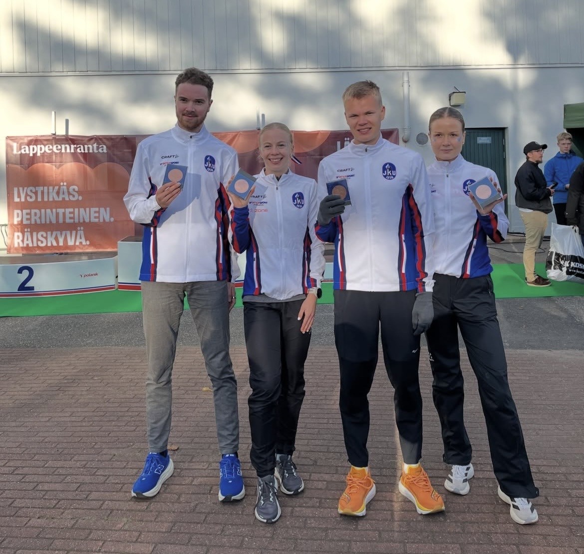 M/N 4x1500m SM-pronssia: Onni Ikonen, Siiri Rainio, Eemil Helander, Heini Ikonen. Kuva Team Ikonen